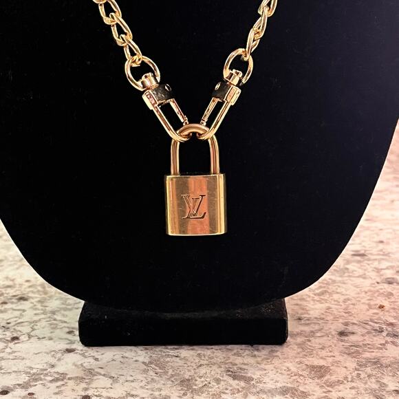 Louis Vuitton Lock #339 on Chunky Necklace Chain 24” - Picture 3 of 5